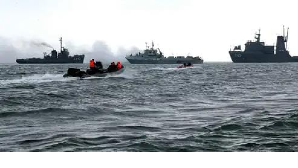 تضرر 16 سفينة تجارية باستهداف ميناء إيراني