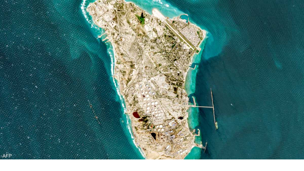 ترامب يدرس السيطرة على جزيرة خرج لإعادة فتح مضيق هرمز