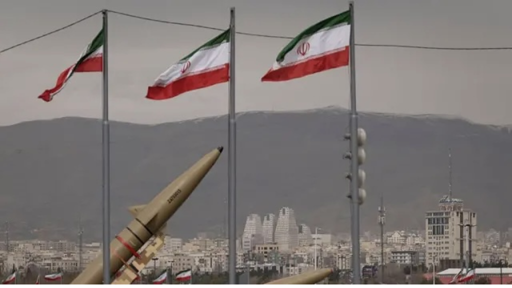 إيران تطلق رشقة صواريخ نحو الأراضي المحتلة