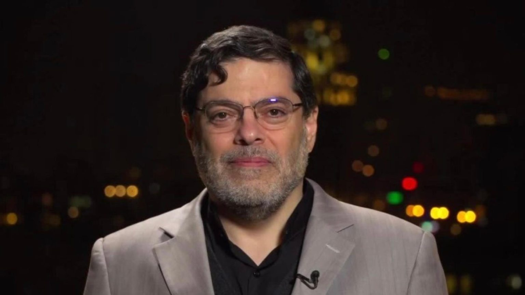 خبير إيراني : أكثر من 20 دولة رضخت لإيران فيما يخص مضيق هرمز