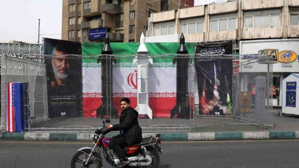 إيران تعلن تحويل عقيدة قواتها المسلحة من الدفاع إلى الهجوم