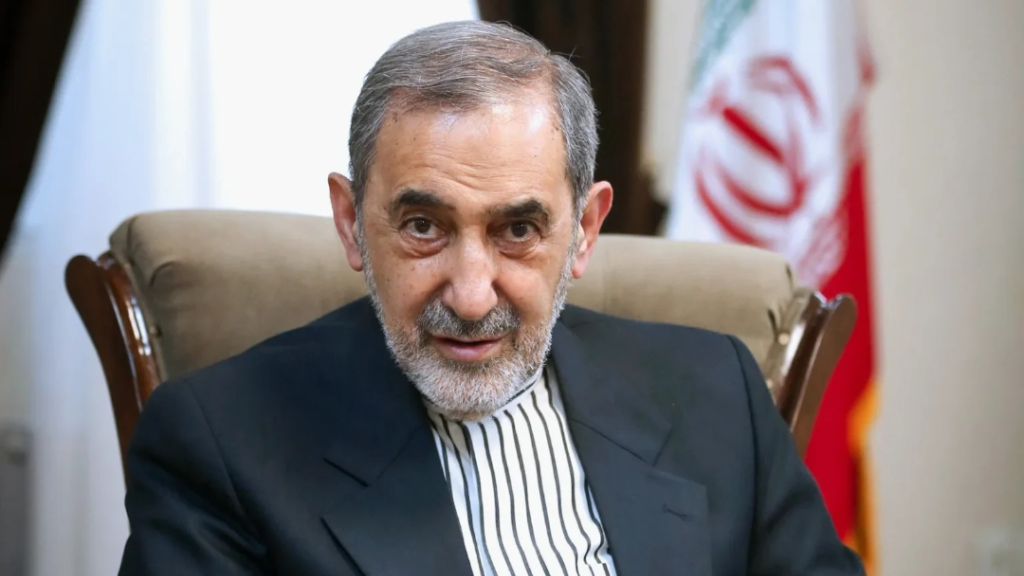 ولايتي يُحذر العواصم العربية: منطقة الخليج ليست ساحة لـ “مقامرات” ترامب