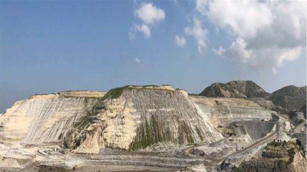 بين الاقتصاد والبيئة: حين يحاول رئيس اتحاد البلديات تجاوز صلاحياته