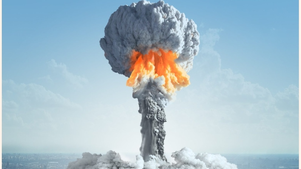 مخاوف في “تل أبيب”: هل تقود الحرب إيران إلى العتبة النووية؟