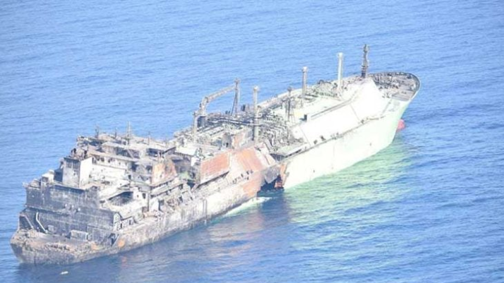 ناقلة الغاز الروسية تقترب من السواحل الليبية … تحركات طارئة وتحذيرات من كارثة بحرية محتملة