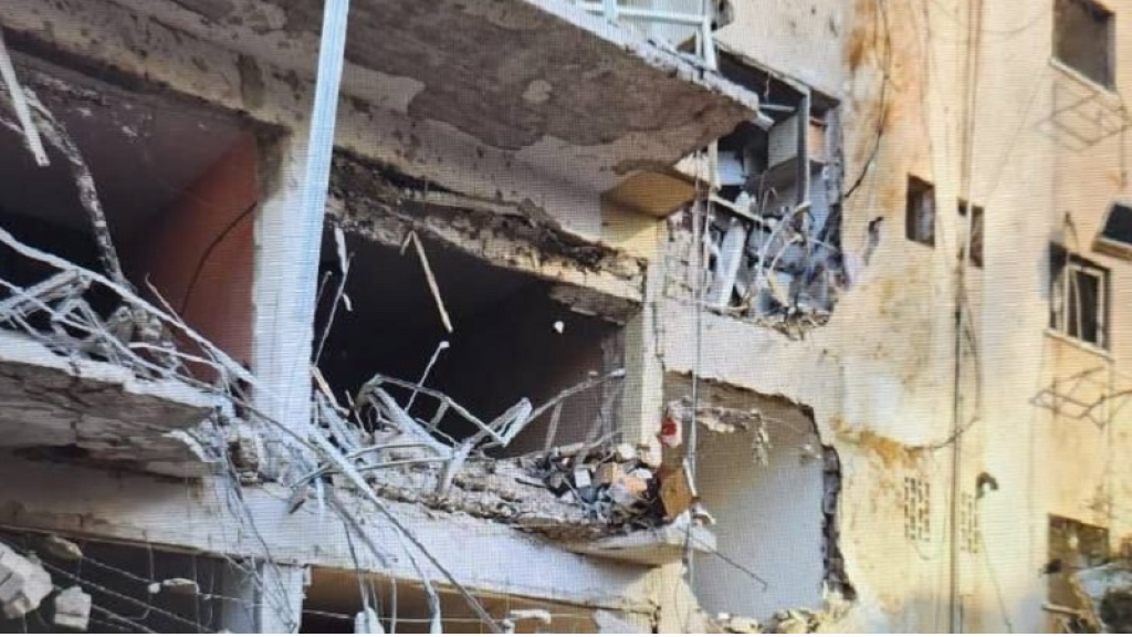 دمار كبير في “تل أبيب”.. و6 إصابات (فيديو وصور)