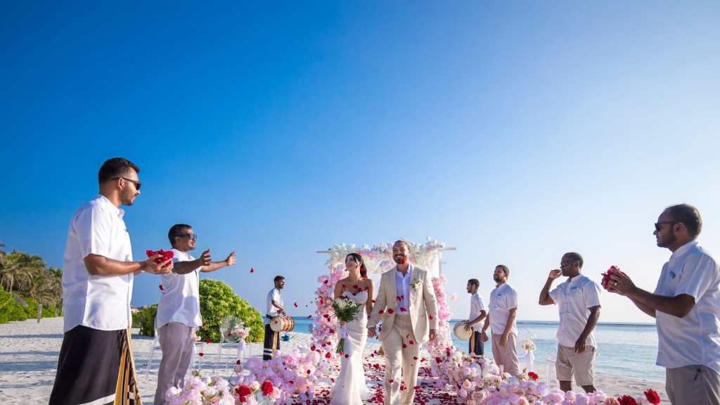 زفاف أحلام لثنائي بالمالديف يتحول إلى 
