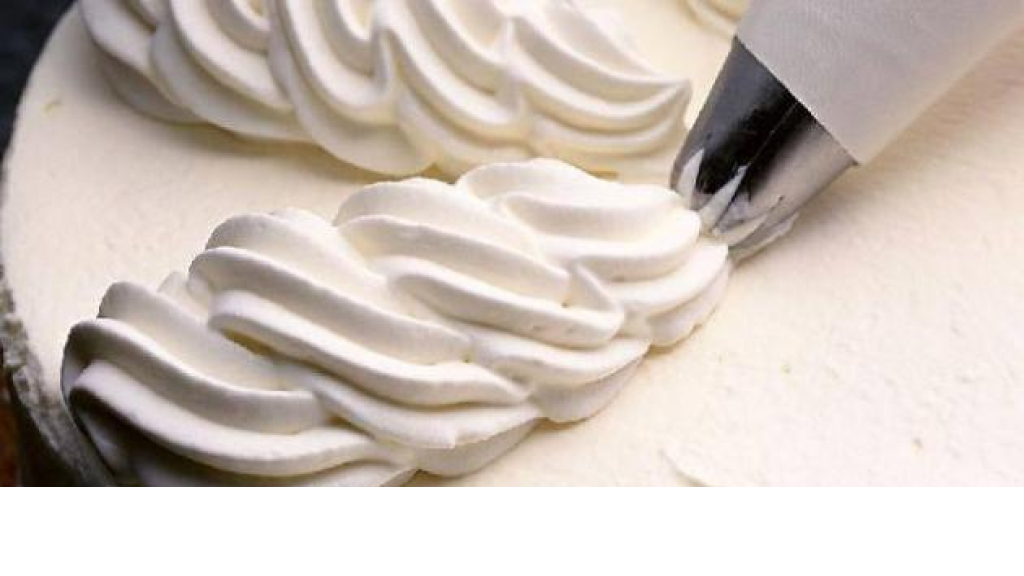طريقة عمل الكريمة لتزيين الحلويات