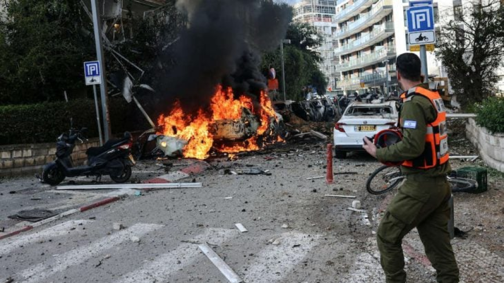 قتيل و6 مصابين جراء هجمات صاروخية على إسرائيل