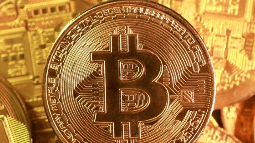 بيتكوين تستعيد الزخم