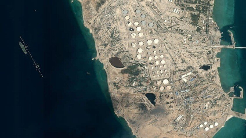  إعلام: إيران تحصن جزيرة خرج بالألغام وأنظمة دفاع جوي تحسبا لعملية أمريكية  