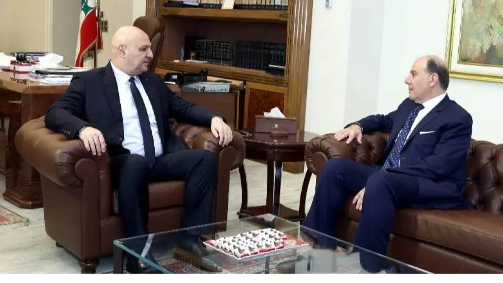 الرئيس عون يطلع من سعيد على نتائج اجتماعاته في باريس