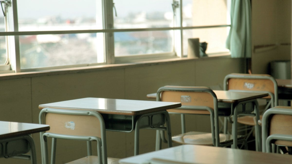 أزمة مزدوجة تضرب القطاع التربوي... 3 خيارات تعليمية تثير الجدل!