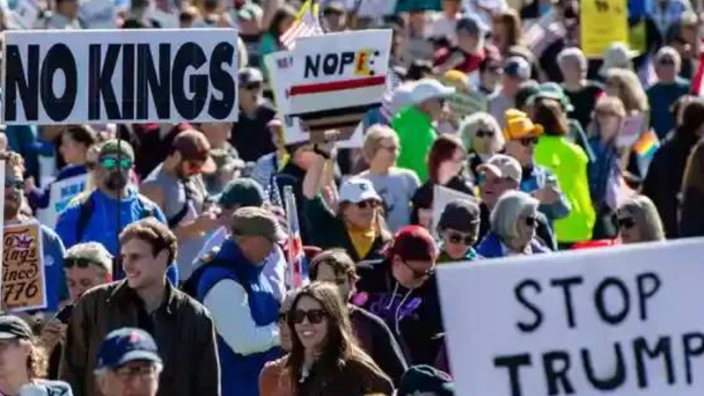 احتجاجات في 50 ولاية… ملايين يتظاهرون ضد سياسات ترامب