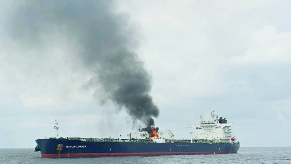 “البحرية الأوروبية” تدعو السفن لتجنب المياه اليمنية