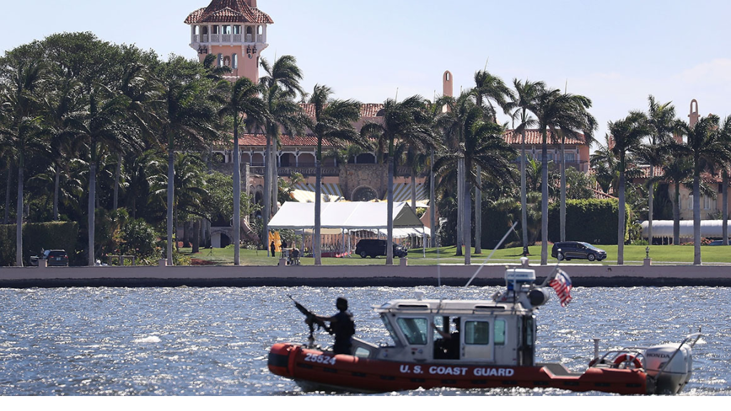 طائرة تخترق منطقة حظر الطيران قرب مقر إقامة ترامب