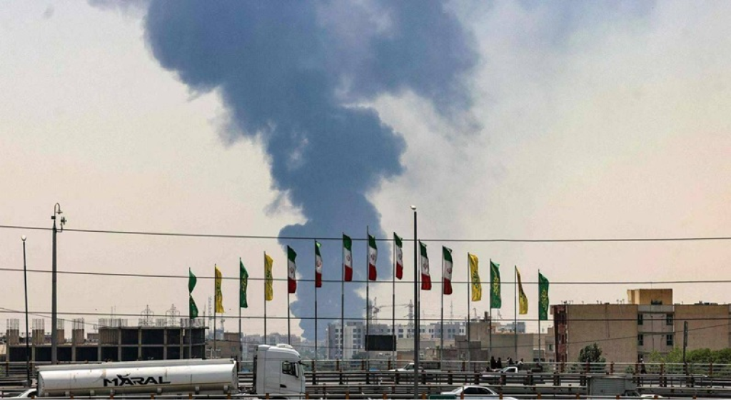 غارات على إيران