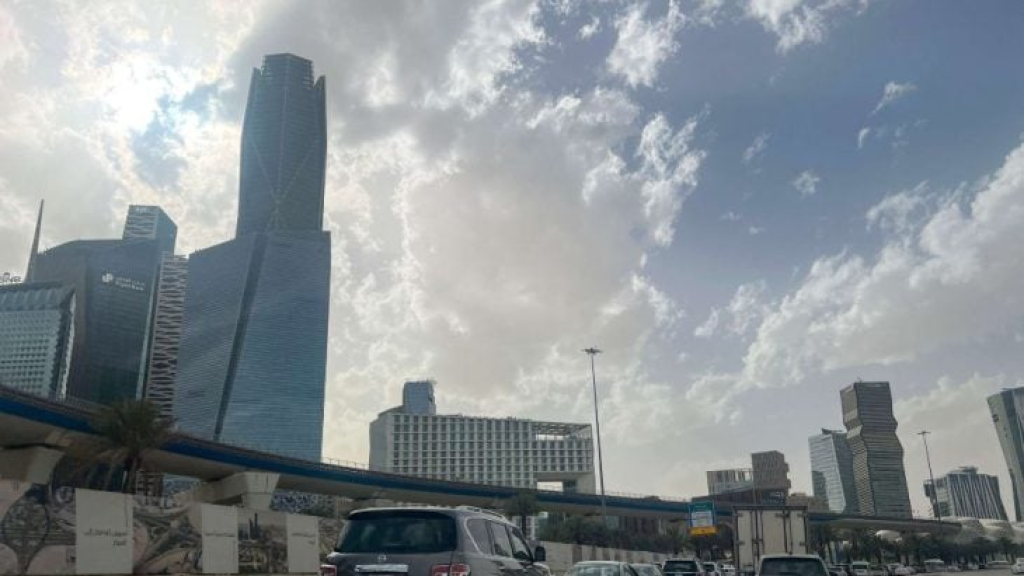 هجمات إيران.. إصابات بالإمارات والسعودية وحريق بناقلة نفط كويتية