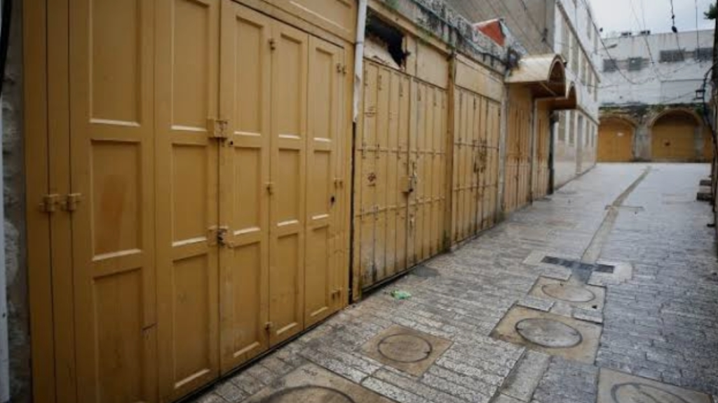 إضراب شامل في مدن الضفة رفضا لقانون إعدام الأسرى