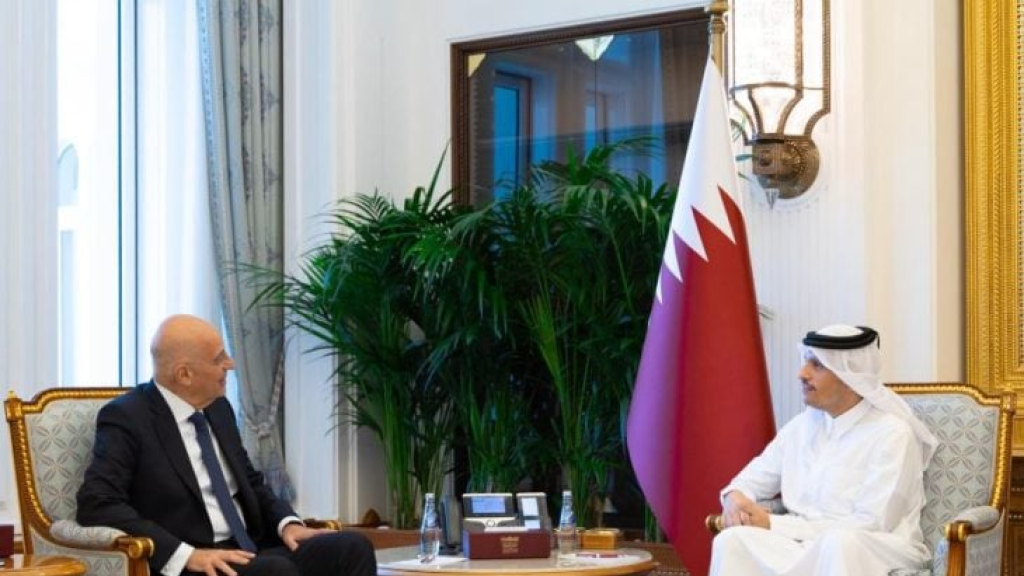 وزير الخارجية القطري يناقش التعاون العسكري مع وزير الدفاع اليوناني