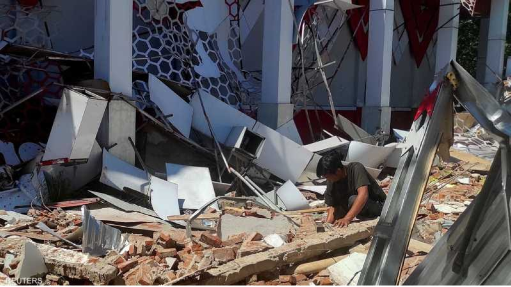 رصد موجات تسونامي بعد زلزال ضرب إندونيسيا