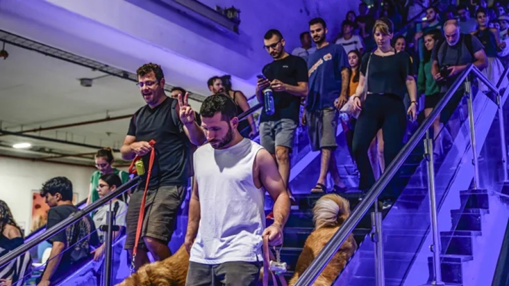 صاروخ باليستي يخلف أضرارًا واسعة.. وملايين الإسرائيليين إلى الملاجئ