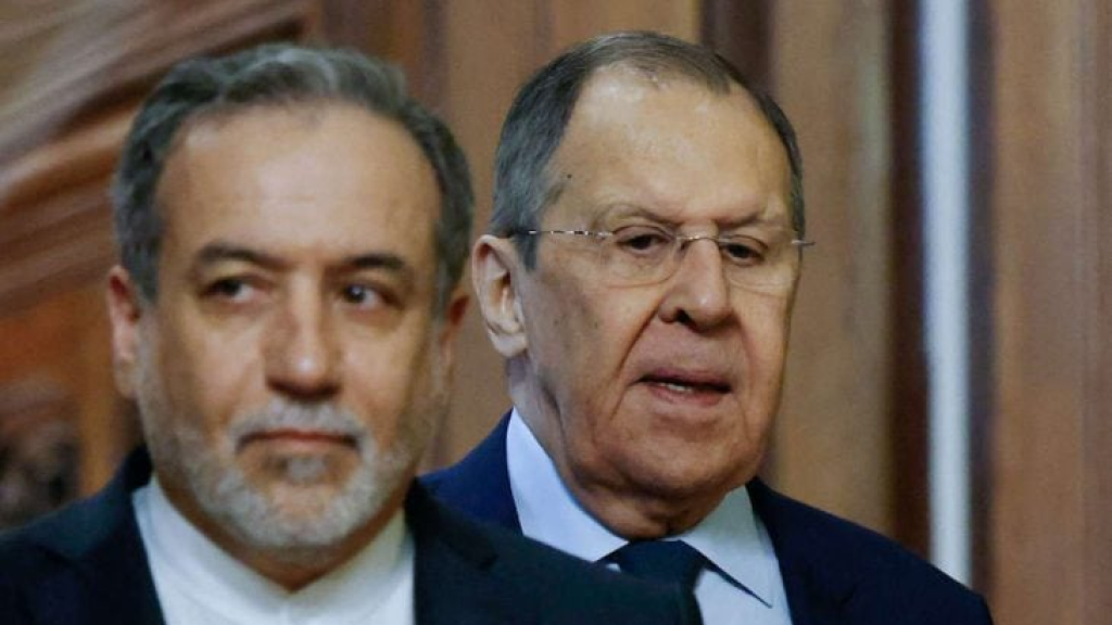 وزير خارجية روسيا يبحث وضع مضيق هرمز في اتصال مع نظيره الإيراني