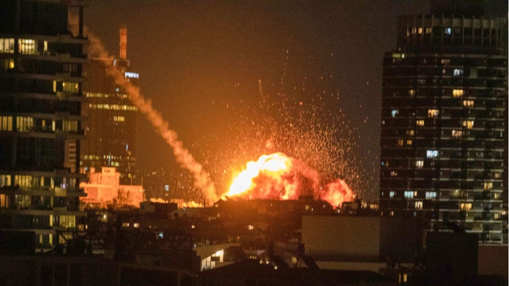 ليل النار في تل أبيب: هجوم صاروخي إيراني يهزّ قلب إسرائيل… والمنطقة على حافة الانفجار