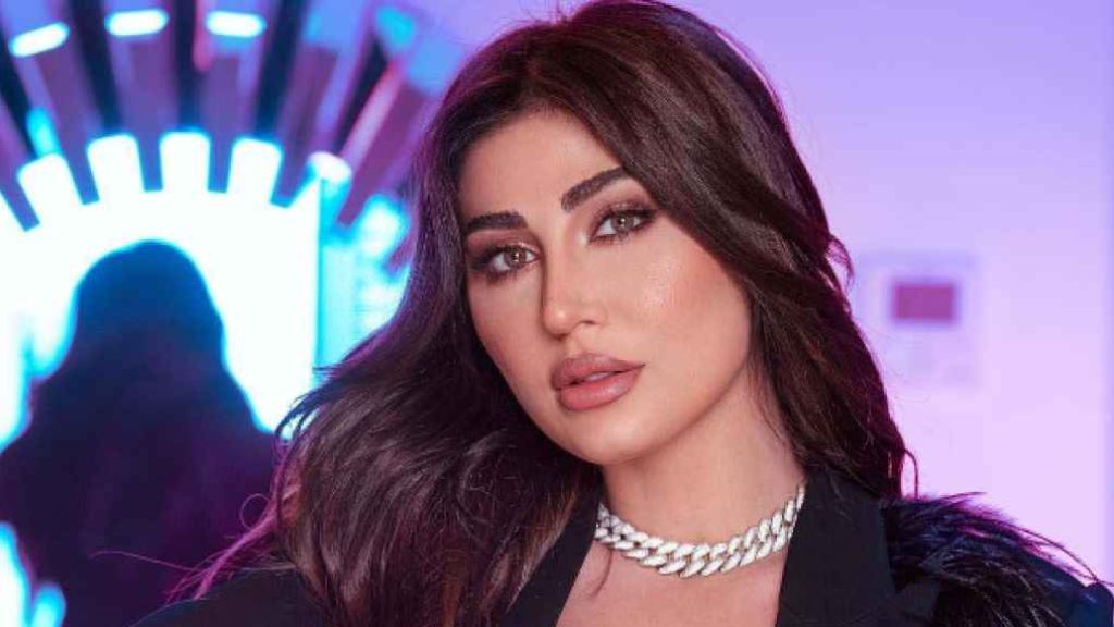 من دون قميص.. الممثلة السورية هبة نور بإطلالة جريئة (صور)