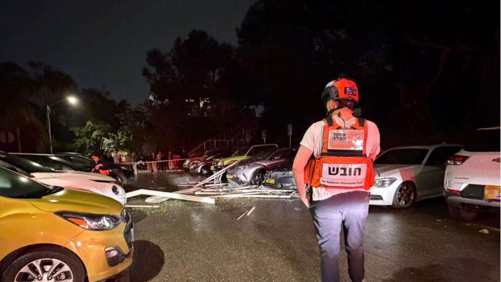 انفجارات تهز العمق.. إصابة محطة قطار 