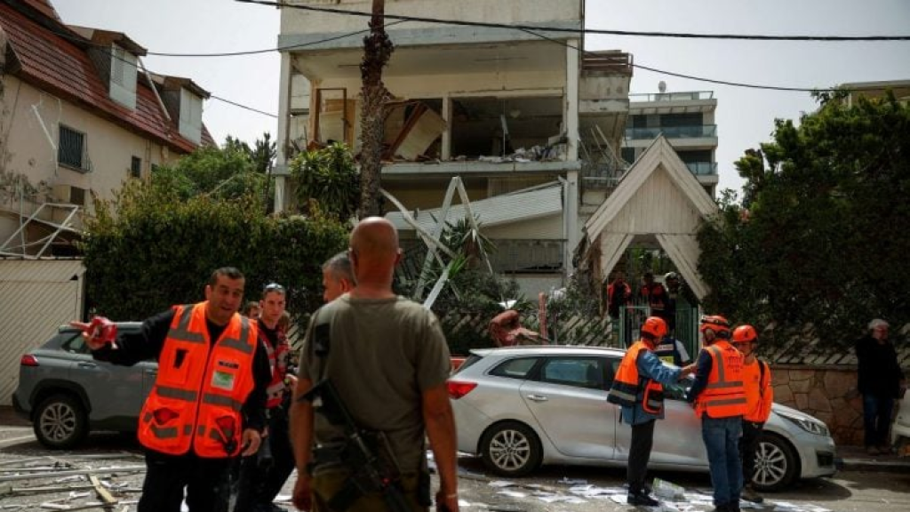 انفجارات في القدس وإصابات وسط إسرائيل مع تصاعد الهجمات الصاروخية والمسيرات من إيران ولبنان