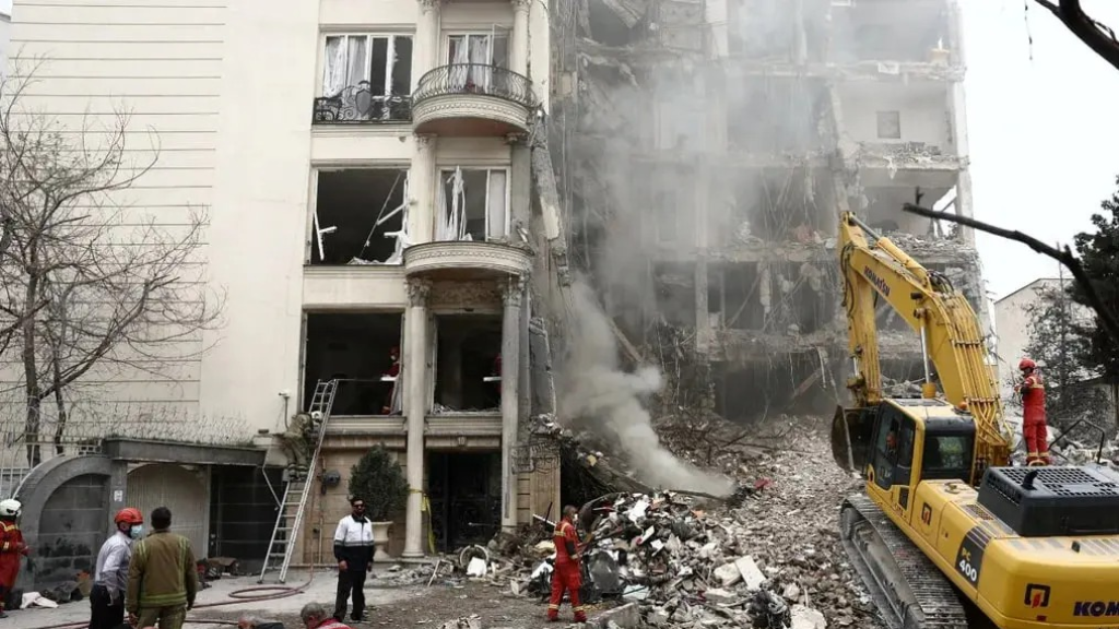 إيران تستهدف صناعات الألمنيوم ومقر قيادة الكتائب الميكانيكية الأميركية في الخليج