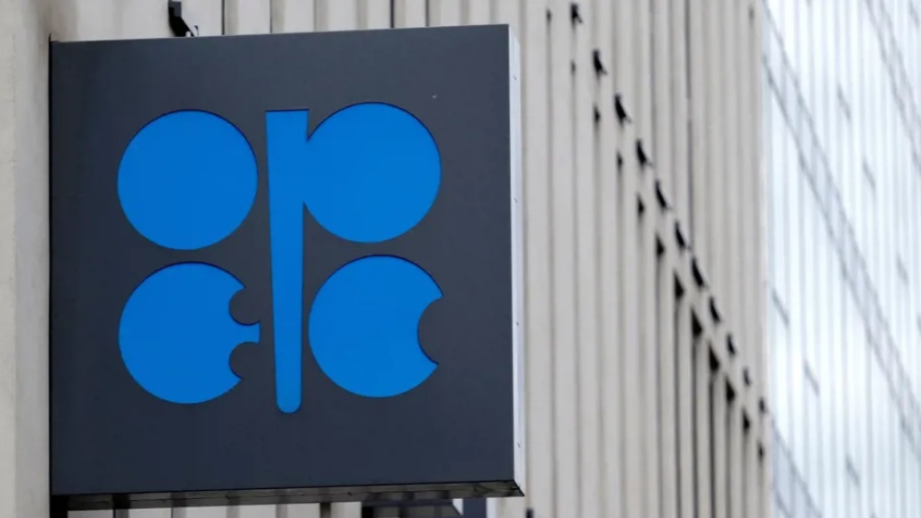 “أوبك بلس” توافق على زيادة إنتاج النفط رغم تعرض المنشآت النفطية للخطر