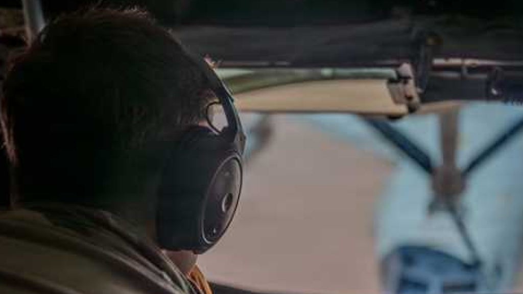 ترامب يهدد بسجن صحفي بسبب 