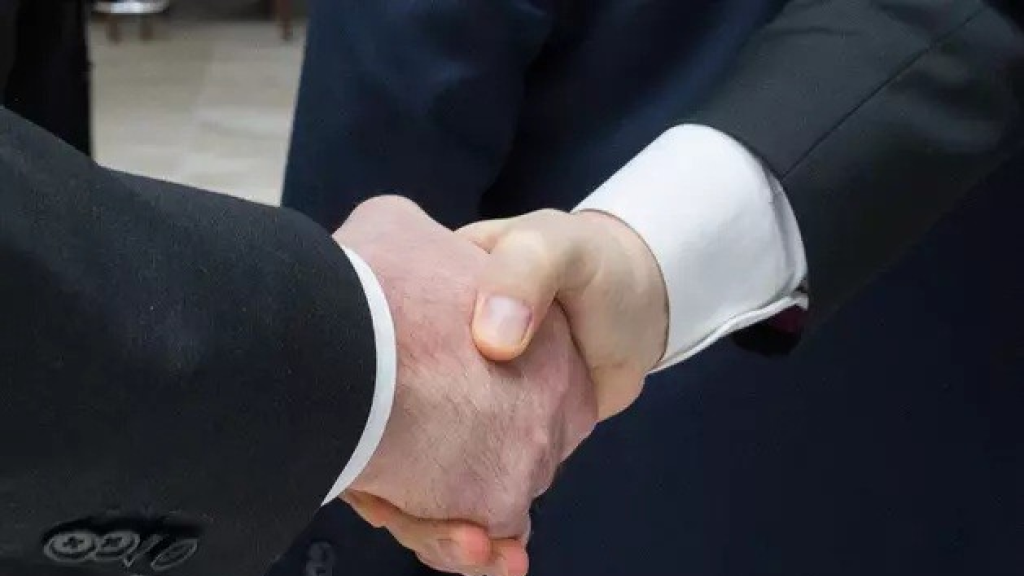 الحرب في إيران: من يصب الزيت على النار ومن يطفئها؟