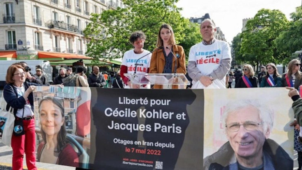 الإفراج عن محتجزين فرنسيين لدى إيران بوساطة عمانية