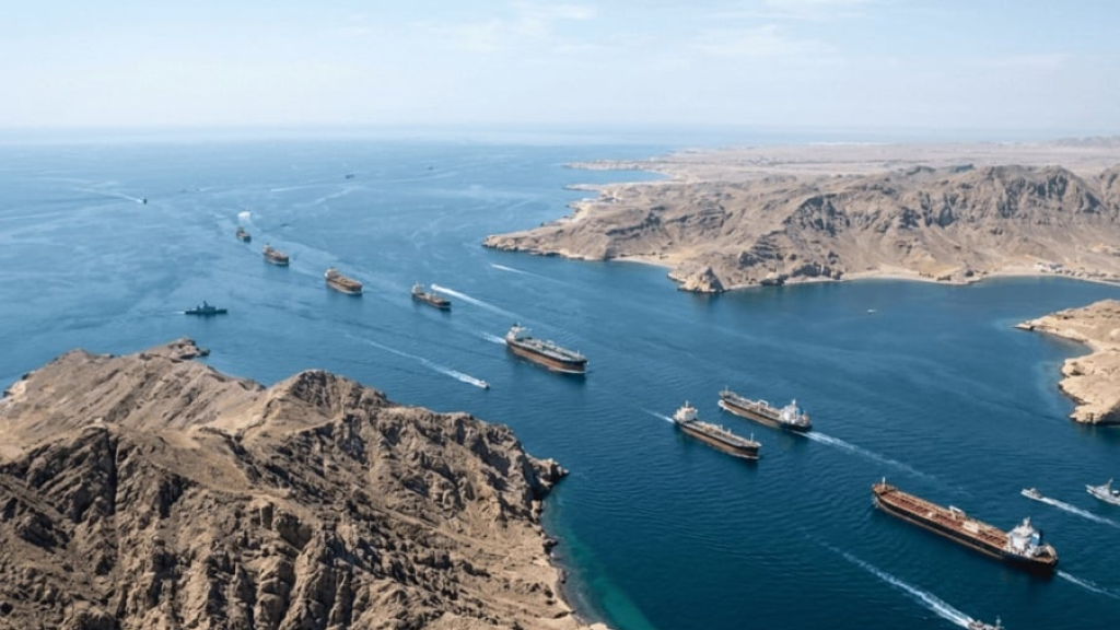 هرمز بعد العاصفة… هل انتهى التهديد لأهم ممرّ بحري؟