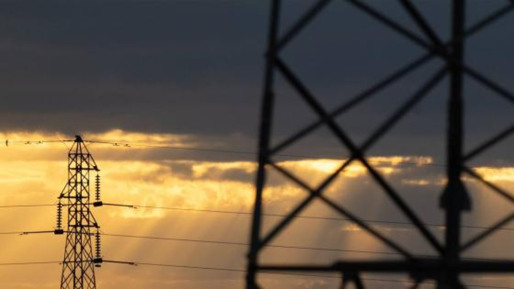 إصلاح أعطال كهربائية في قضاء صور بعد الغارات وإعادة التيار إلى عدد من البلدات