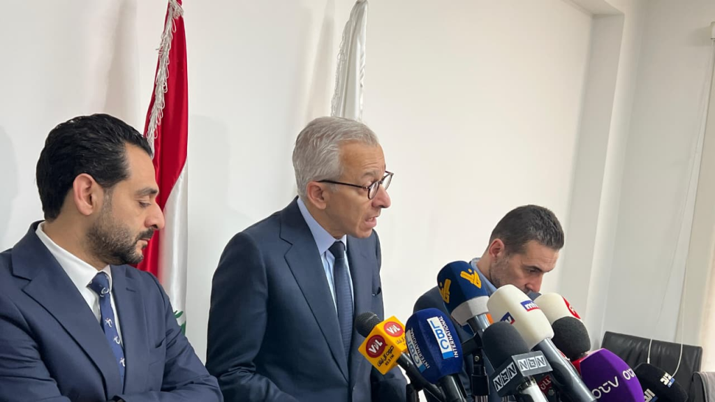 وزير الاقتصاد يُحيل 29 شركة مخالفة إلى النيابة العامة المالية: “لا تساهل مع استغلال الحرب والتلاعب بالأسعار”