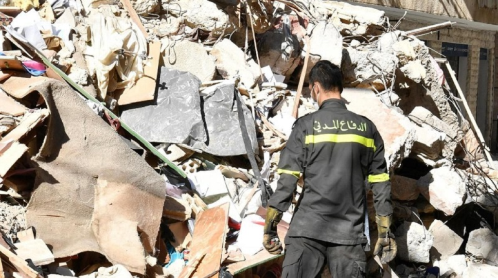 عمليات رفع الأنقاض مستمرة في حي السلم.. وانتشال شهيد