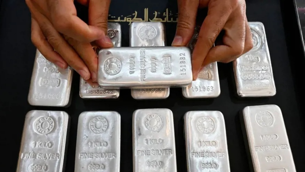 ماذا ينتظر المستثمر من سوق الفضة؟