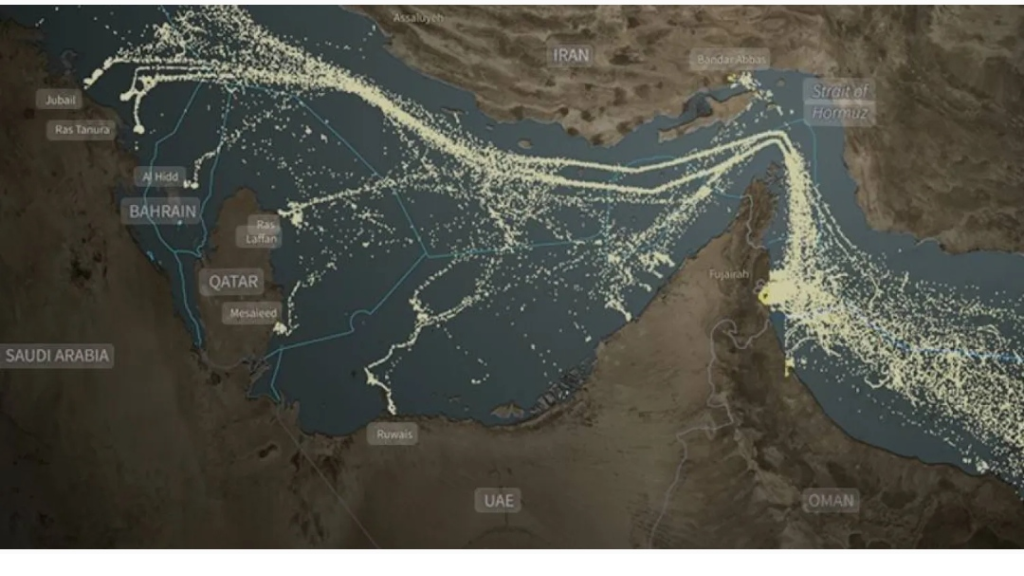 وول ستريت جورنال: البحرية الأمريكية رضخت لإيران فيما يتعلق بمضيق هرمز