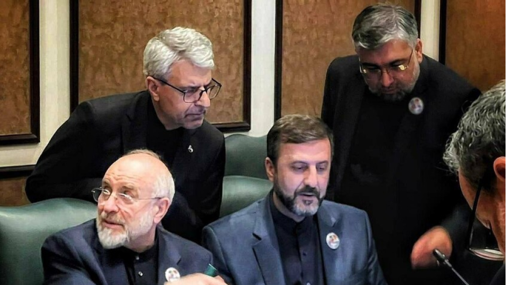 استئناف المفاوضات الأمريكية الإيرانية اليوم الأحد وسط تقدم في 