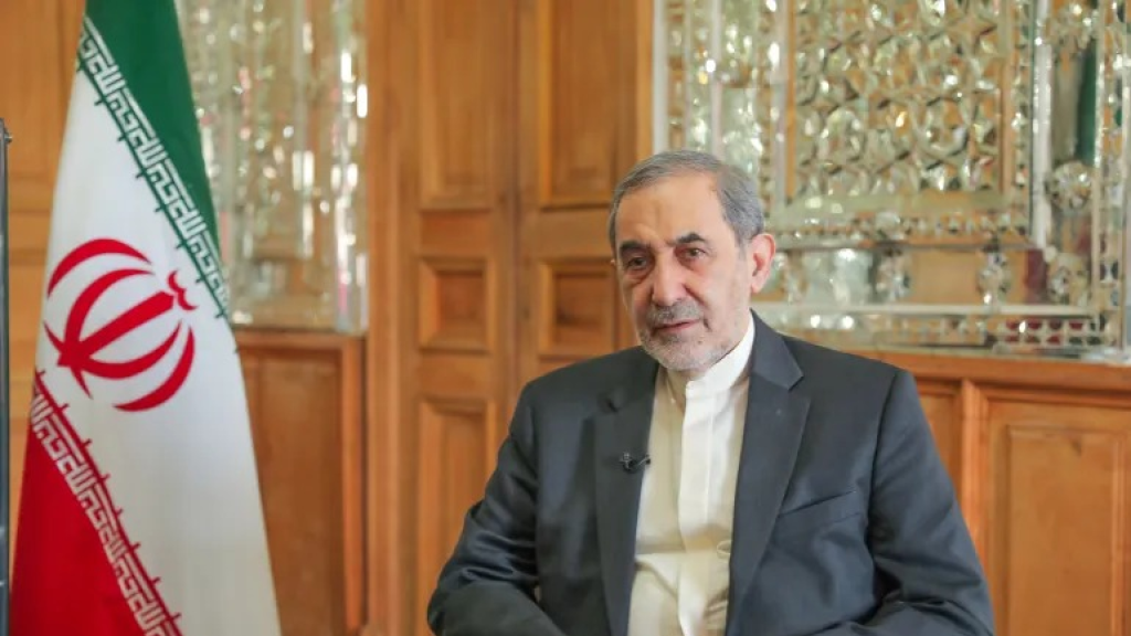 ولايتي: نمتلك مفاتيح مضيق هرمز وسندافع عن حقوق شعبنا