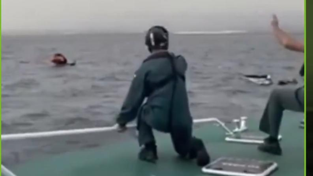 رياضي ينجو بأعجوبة  بعد أن ابتلعته الأمواج قبالة سواحل إسبانيا (فيديو)