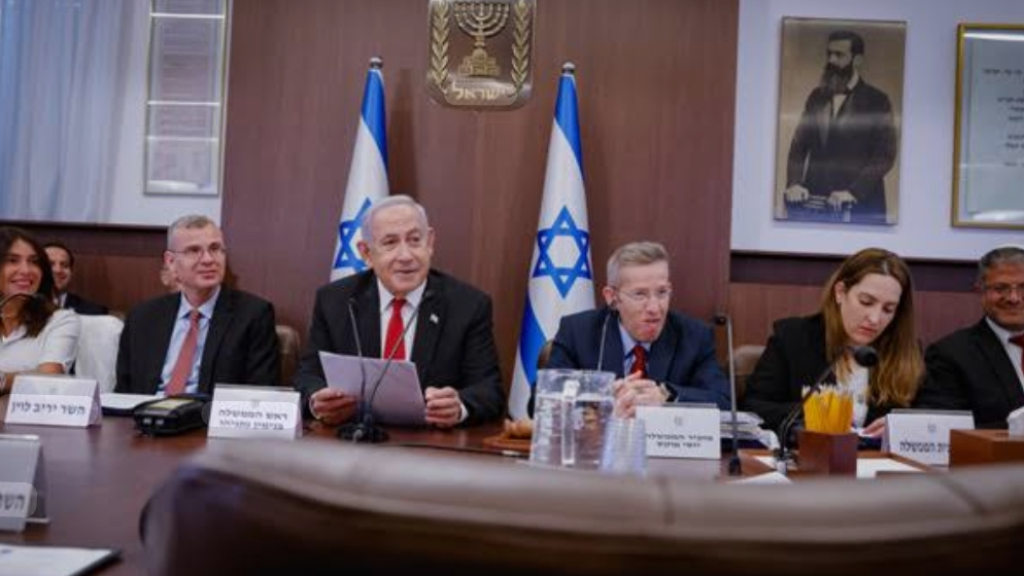 نتنياهو يوبخ ائتلافه: أنا من يقرر متى وكيف تتحدثون عن ترامب