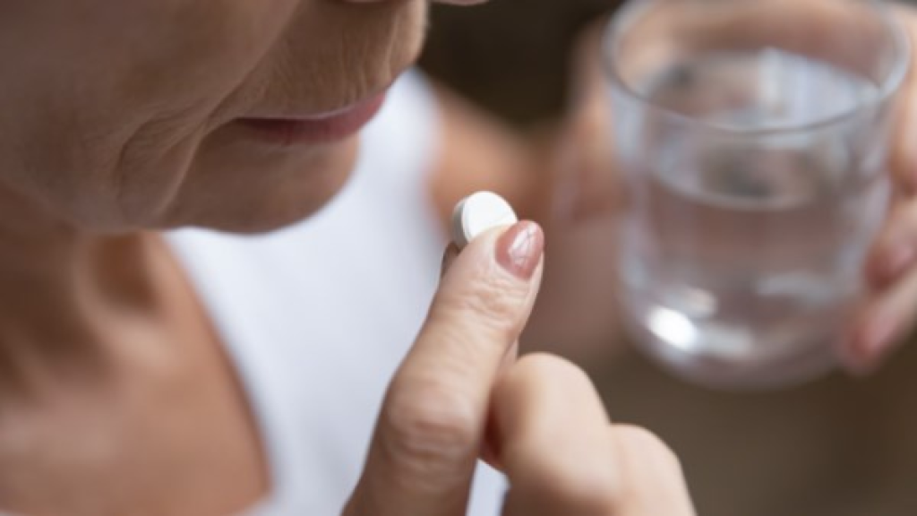 احترس.. دراسة: أدوية ضغط الدم الشائعة تسبّب نوبات خطيرة لكبار السن والنساء