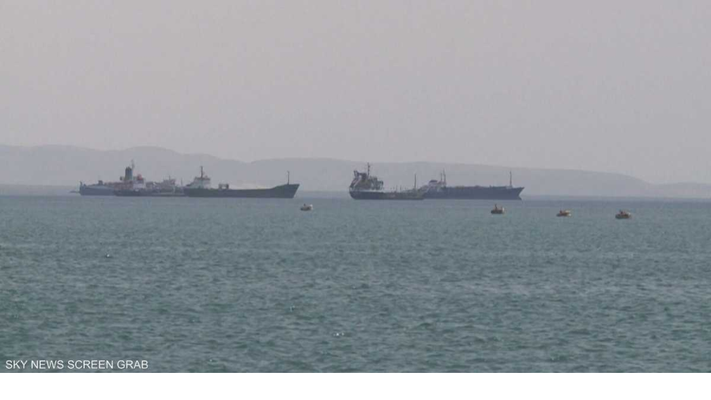 إيران تهدد بإعاقة الملاحة في البحر الأحمر