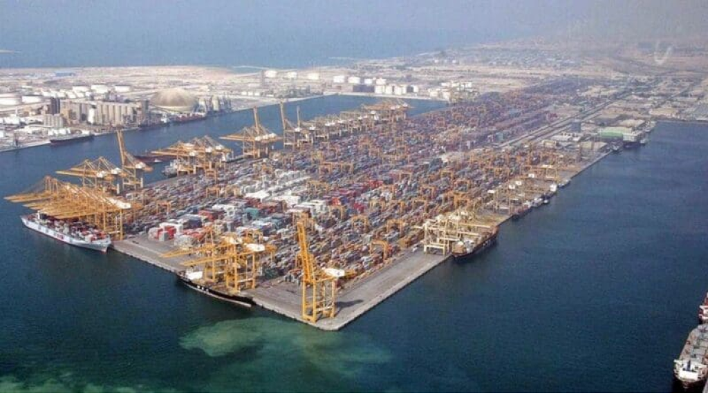 هرمز ما وراء النفط.. الشحنات غير النفطية وتأثيرها على شركات الشحن الأمريكية