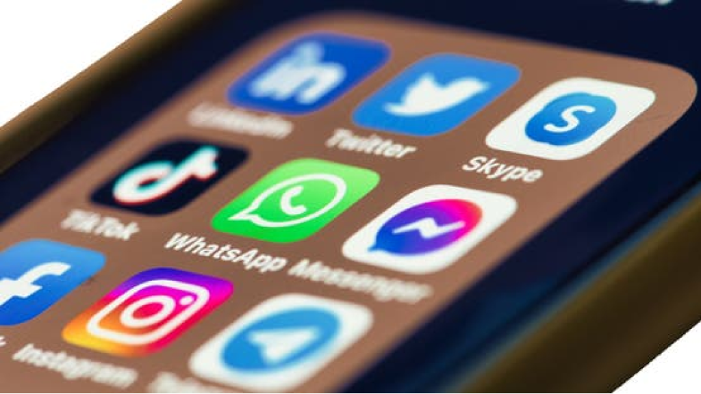 ميتا تغلقها رسمياً اليوم.. ما مصير رسائلنا على ماسنجر وما سر القرار؟